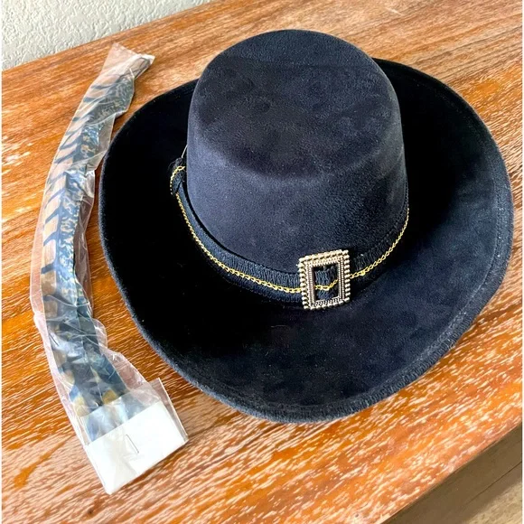 NWT Pirates of Caribbean Angelica Hat by Disney with Feather #42606 - Picture 3 of 10